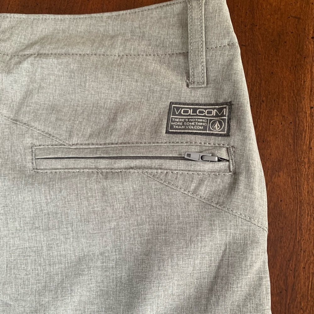 VOLCOM surf&turf 4 way stretch shorts - Picture 3 of 5